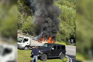 Un véhicule prend feu sur la route du Col de la Forclaz